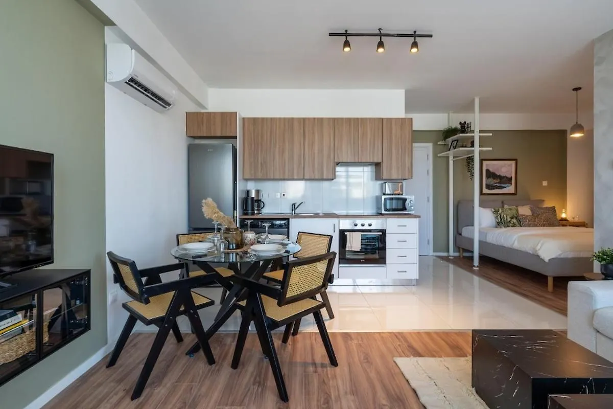 Luna - Homely Studio W Balcony In Larnaca