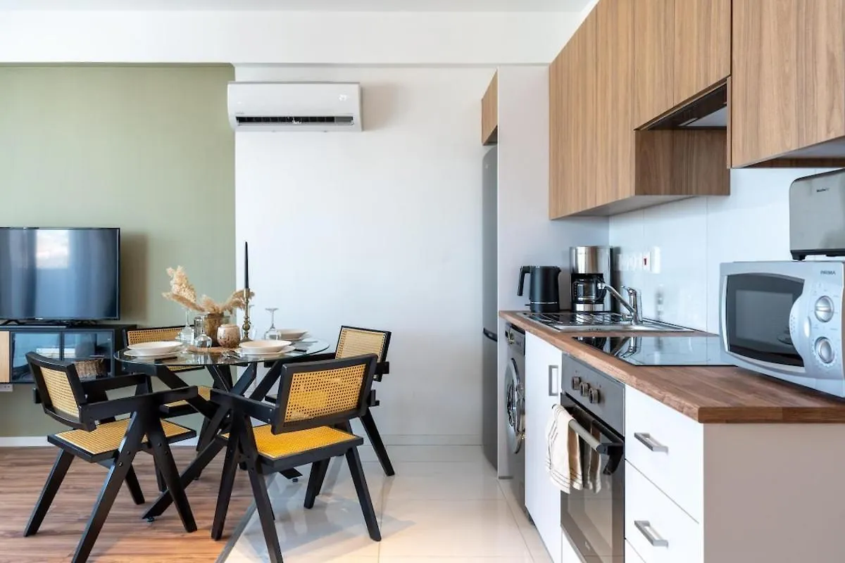 Luna - Homely Studio W Balcony In Larnaca Appartamento