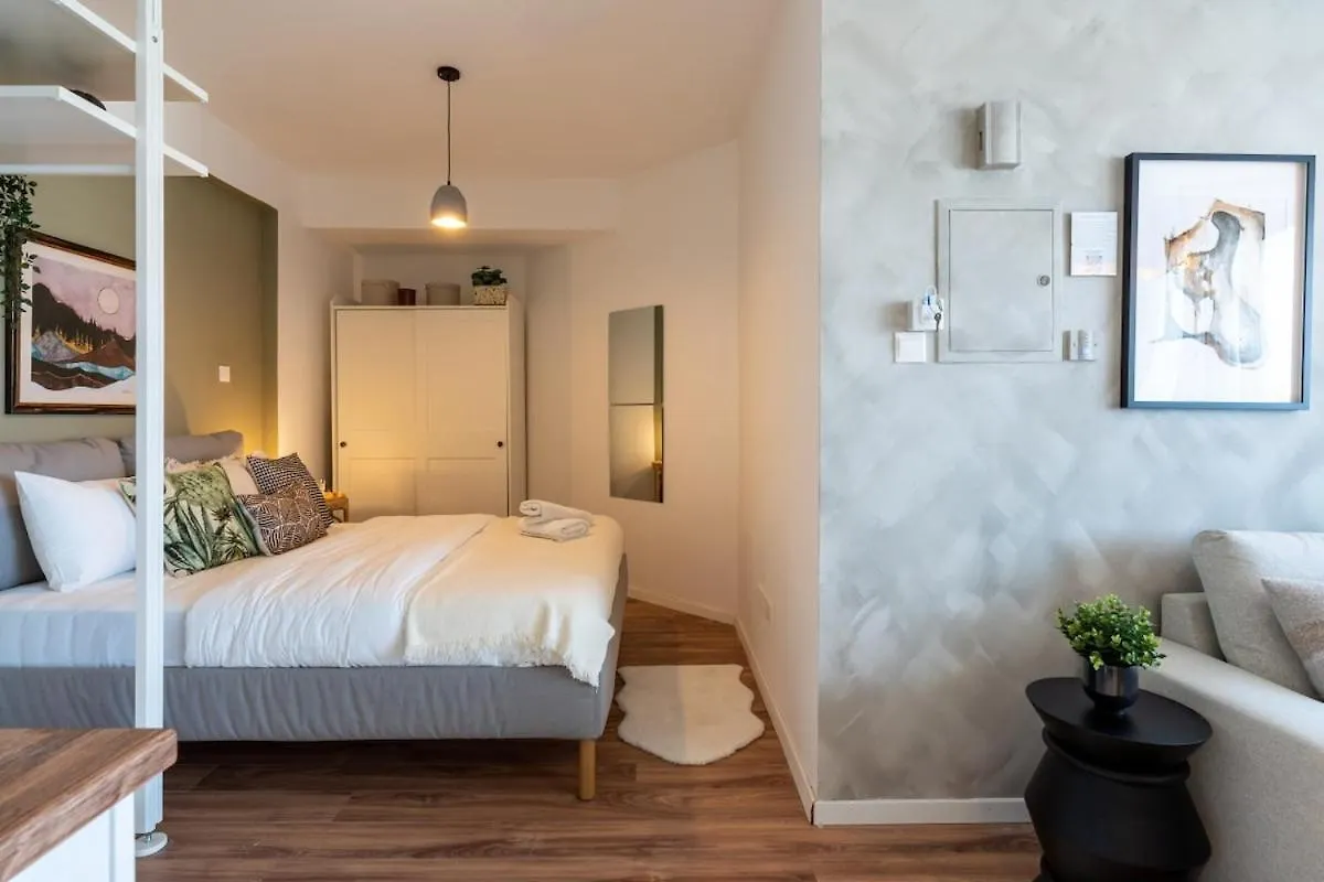 Luna - Homely Studio W Balcony In Larnaca