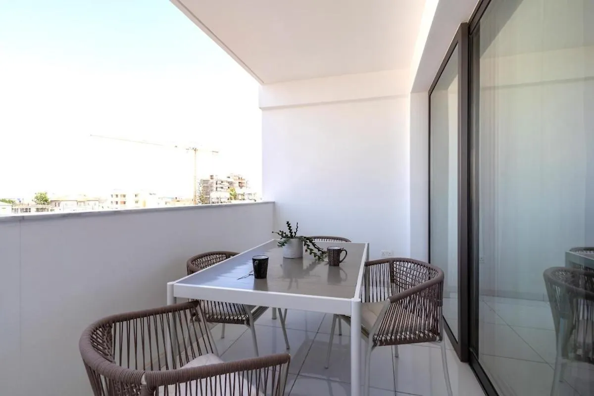 Luna - Homely Studio W Balcony In Larnaca Appartamento